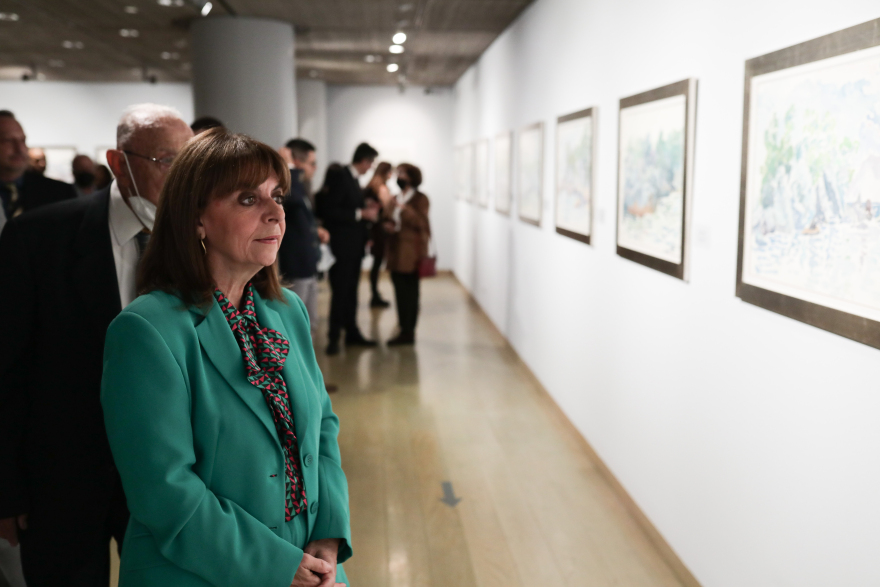 Η Κατερίνα Σακελλαροπούλου εγκαινίασε την έκθεση «Βασίλης Θεοχαράκης - Στην Άκρη»