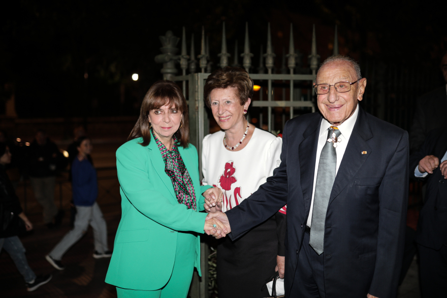 Η Κατερίνα Σακελλαροπούλου εγκαινίασε την έκθεση «Βασίλης Θεοχαράκης - Στην Άκρη»