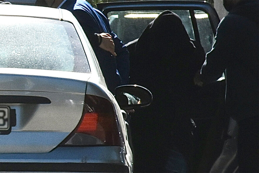 Βιασμός 12χρονης: Στην ανακρίτρια οι 3 συλληφθέντες - Τι θα υποστηρίξουν