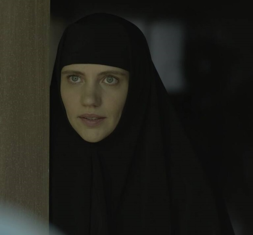 Φωτεινή Παπαθεοδώρου: Η ηθοποιός που παράτησε το Λονδίνο για να υποδυθεί τη μοναχή στο «Μαύρο Ρόδο»