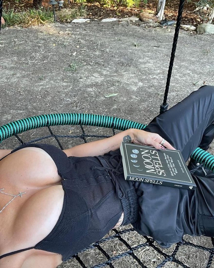 Φωτογραφίες: H Μέγκαν Φοξ δείχνει το πλούσιο μπούστο της στο Instagram