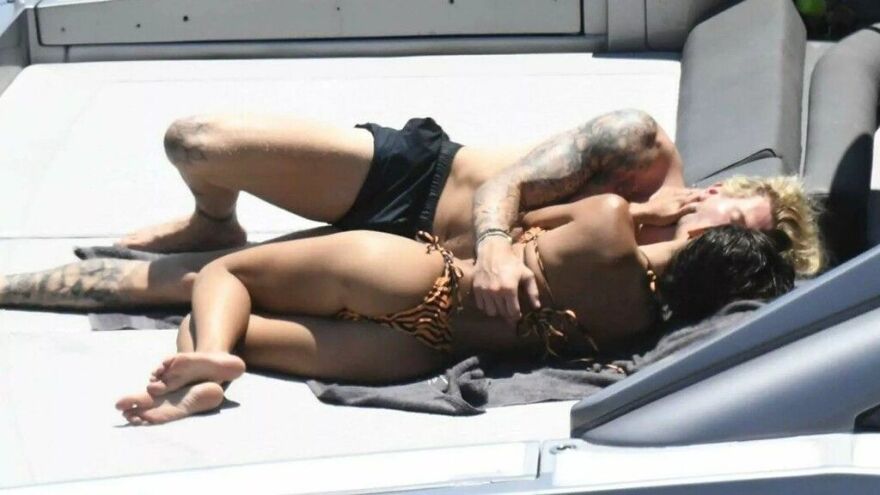 Η Ντιλέτα Λεότα στα... δίχτυα του Λορίς Κάριους - Δείτε φωτογραφίες