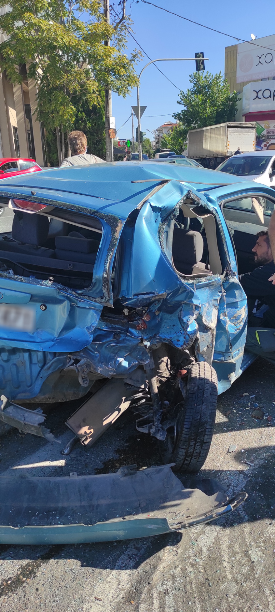 Κίνηση στους δρόμους: Τροχαίο με δύο τραυματίες στη Μεσογείων - Άνοιξε το ρεύμα προς Γέρακα