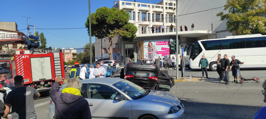 Κίνηση στους δρόμους: Τροχαίο με δύο τραυματίες στη Μεσογείων - Άνοιξε το ρεύμα προς Γέρακα