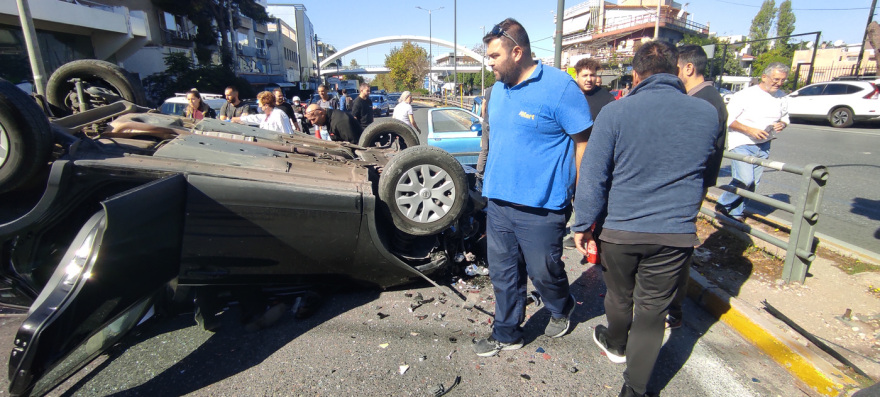 Κίνηση στους δρόμους: Τροχαίο με δύο τραυματίες στη Μεσογείων - Άνοιξε το ρεύμα προς Γέρακα