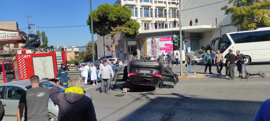 Κίνηση στους δρόμους: Τροχαίο με δύο τραυματίες στη Μεσογείων - Άνοιξε το ρεύμα προς Γέρακα