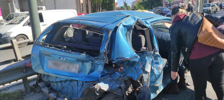 Κίνηση στους δρόμους: Τροχαίο με δύο τραυματίες στη Μεσογείων - Άνοιξε το ρεύμα προς Γέρακα