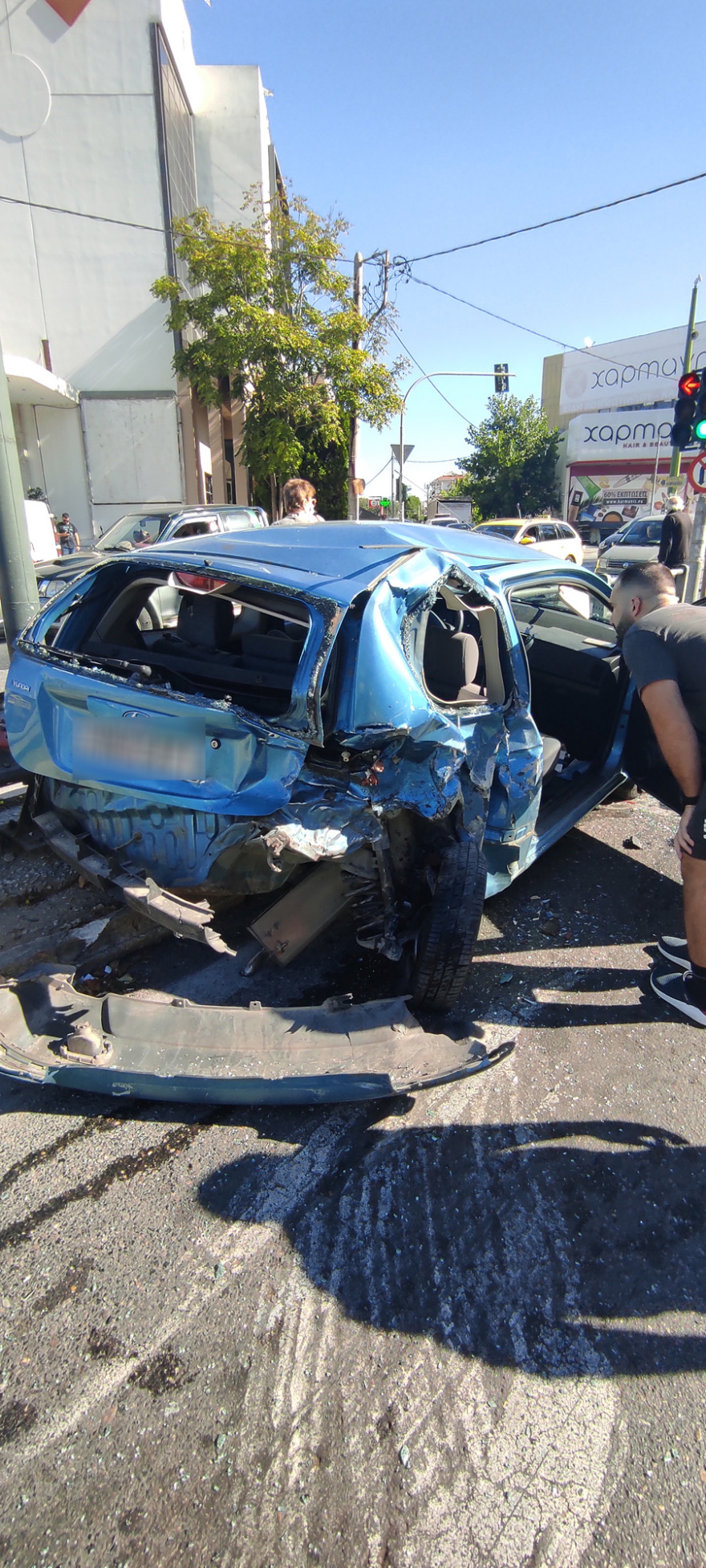 Κίνηση στους δρόμους: Τροχαίο με δύο τραυματίες στη Μεσογείων - Άνοιξε το ρεύμα προς Γέρακα