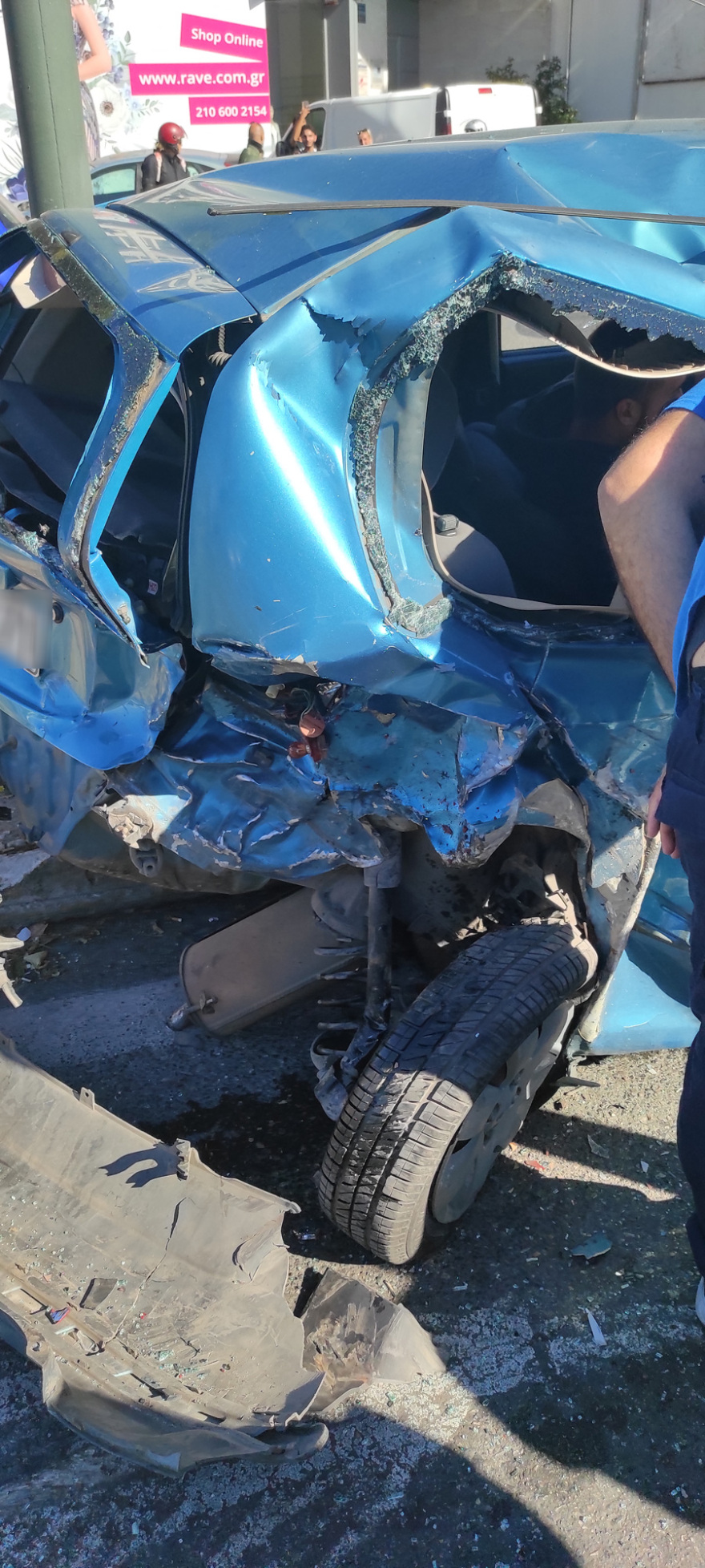 Κίνηση στους δρόμους: Τροχαίο με δύο τραυματίες στη Μεσογείων - Άνοιξε το ρεύμα προς Γέρακα