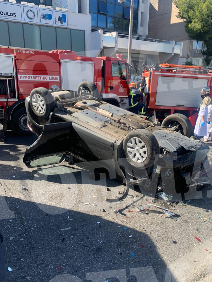 Κίνηση στους δρόμους: Τροχαίο με δύο τραυματίες στη Μεσογείων - Άνοιξε το ρεύμα προς Γέρακα