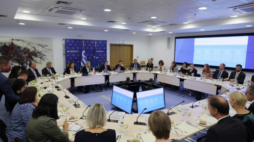 Νότης Μηταράκης: Ενημέρωσε τους πρέσβεις των κρατών-μελών της ΕΕ για το μεταναστευτικό