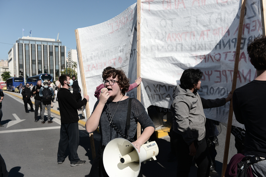 Επεισόδια και χημικά στο πανεκπαιδευτικό συλλαλητήριο στα Προπύλαια - Δείτε βίντεο