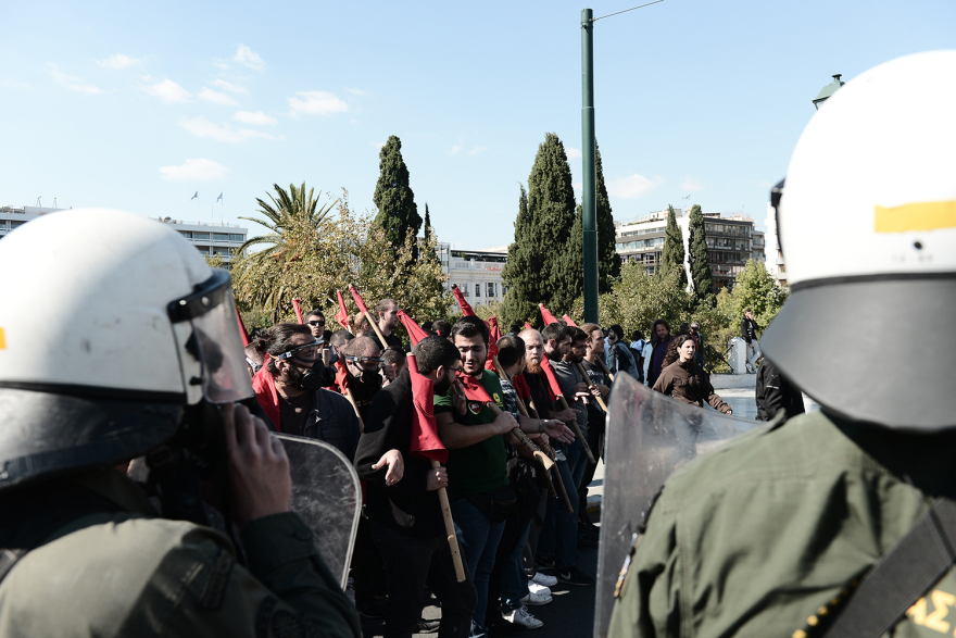 Επεισόδια και χημικά στο πανεκπαιδευτικό συλλαλητήριο στα Προπύλαια - Δείτε βίντεο