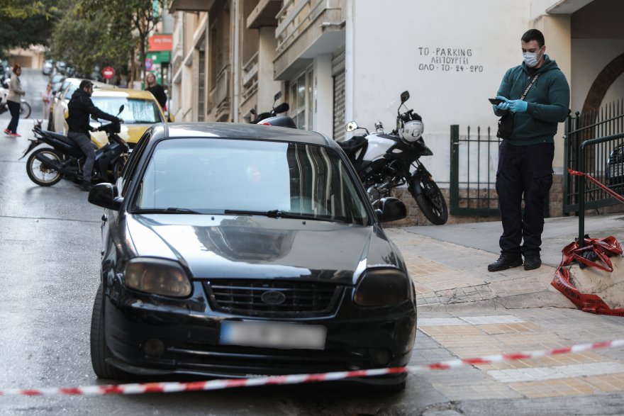 Θρίλερ στην Κυψέλη: Νεκρός άντρας μέσα σε αυτοκίνητο