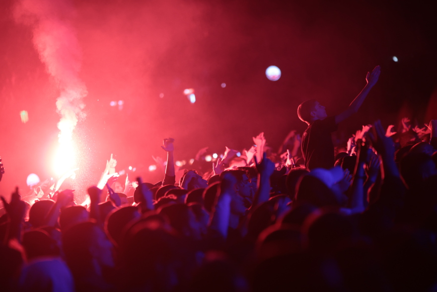 «Φωτιά» πήρε το Καυτανζόγλειο από 30.000 θεατές στη συναυλία του ΛΕΞ – Δείτε βίντεο και εικόνες