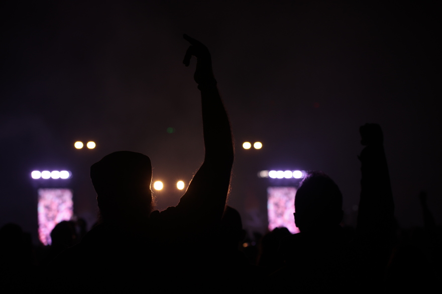 «Φωτιά» πήρε το Καυτανζόγλειο από 30.000 θεατές στη συναυλία του ΛΕΞ – Δείτε βίντεο και εικόνες