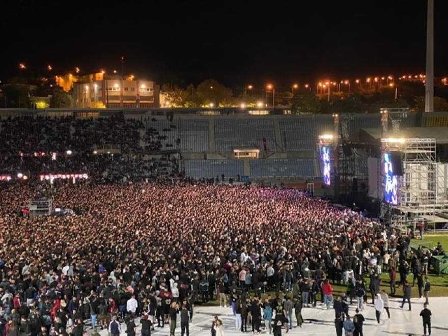 «Φωτιά» πήρε το Καυτανζόγλειο από 30.000 θεατές στη συναυλία του ΛΕΞ – Δείτε βίντεο και εικόνες