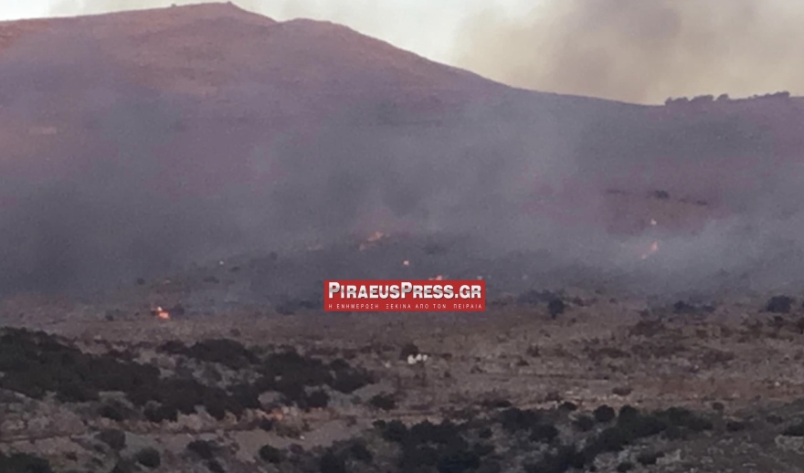 Πυρκαγιά σε χαμηλή βλάστηση στο Μανδράκι Ύδρας