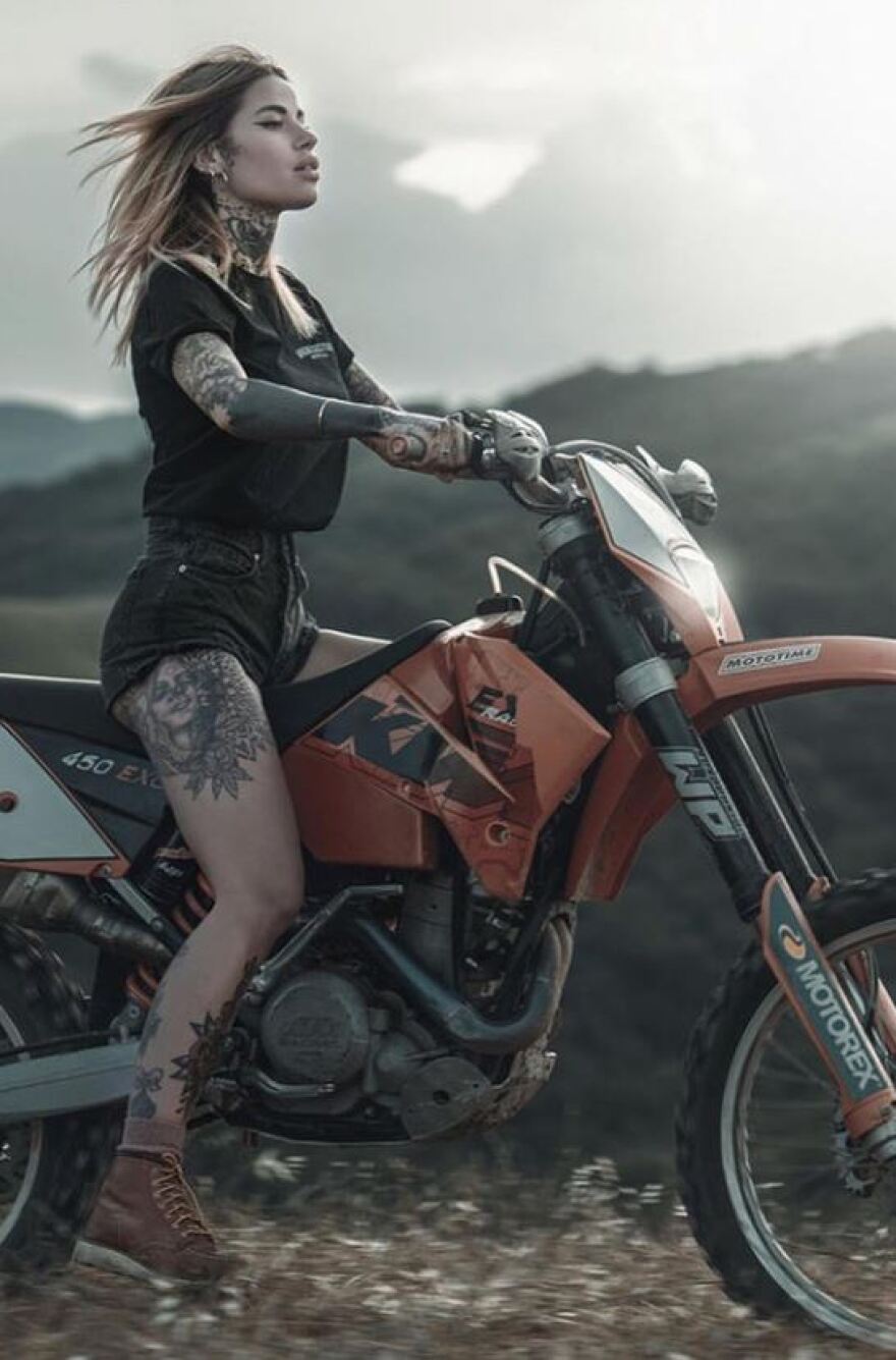  Το κορίτσι του Τεό Ερνάντεζ με τα 30 τατουάζ που έπεσε θύμα κλοπής στο Μιλάνο 