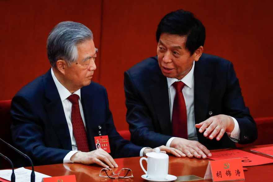 Είναι ο Σι Τζινπίνγκ ο νέος Μάο; Παγκόσμια αίσθηση από την απομάκρυνση του προκατόχου του, βίντεο