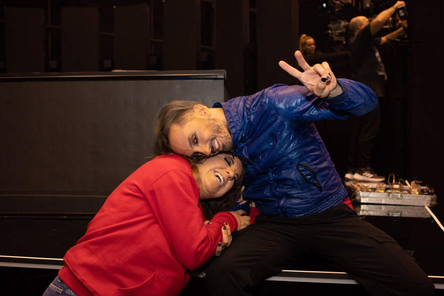 H Δανάη Μπάρκα τραγουδά στον Νίκο Κοκλώνη στο αμάξι και ετοιμάζεται για το J2US!