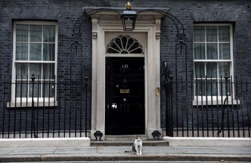 Συναγερμός στη βρετανική κυβέρνηση για κινεζική κυβερνοκατασκοπεία σε κινητά στελεχών της Ντάουνινγκ Στριτ