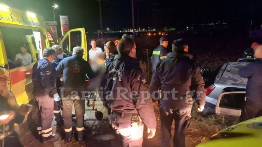 Θανατηφόρο τροχαίο στη Λαμία: Το ένα ΙΧ έπεσε σε χαντάκι, το άλλο έπιασε φωτιά - Ένας νεκρός, δύο τραυματίες