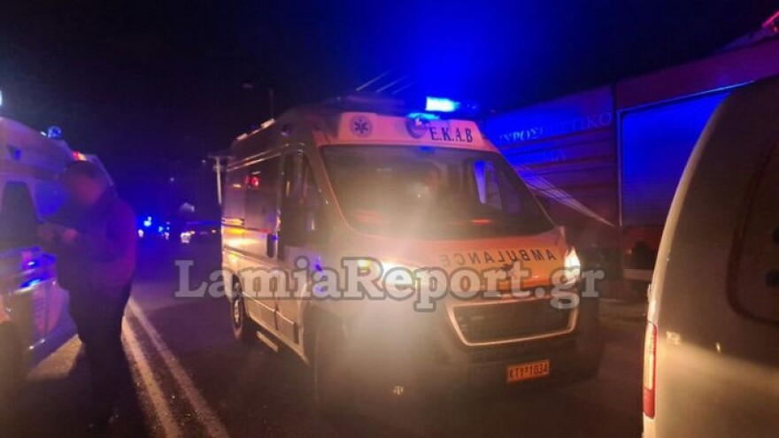 Θανατηφόρο τροχαίο στη Λαμία: Το ένα ΙΧ έπεσε σε χαντάκι, το άλλο έπιασε φωτιά - Ένας νεκρός, δύο τραυματίες