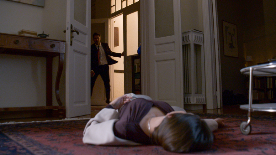 Παγιδευμένοι: Η Άννα βρίσκεται ανυπεράσπιστη μπροστά στον δολοφόνο της αδελφής της