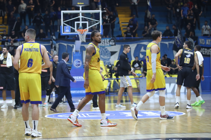 Basket League, Περιστέρι bwin - ΑΕΚ: Ξύλο στις εξέδρες και προσωρινή διακοπή στο ματς