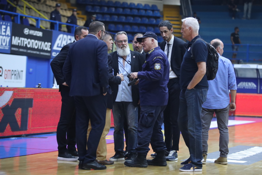 Basket League, Περιστέρι bwin - ΑΕΚ: Ξύλο στις εξέδρες και προσωρινή διακοπή στο ματς