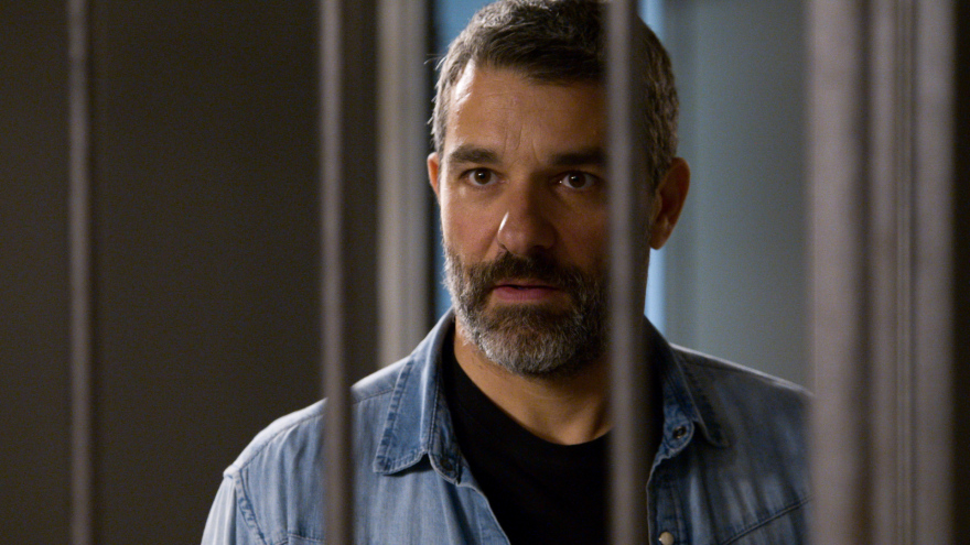 Παγιδευμένοι: Η Άννα βρίσκεται ανυπεράσπιστη μπροστά στον δολοφόνο της αδελφής της