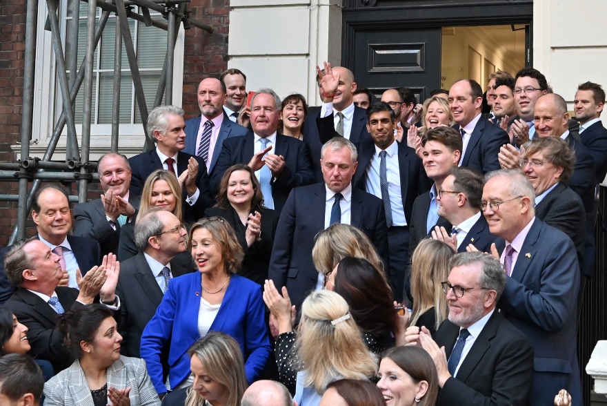 Ρίσι Σούνακ: «Ενότητα ή πεθαίνουμε» - Δραματικό μήνυμα στους Τόρις, απέκλεισε τις εκλογές