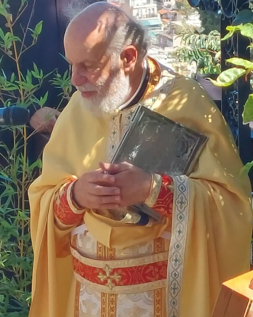 Τρεις ώρες με τον παπά-Δημήτρη στους Αγίους Ισιδώρους