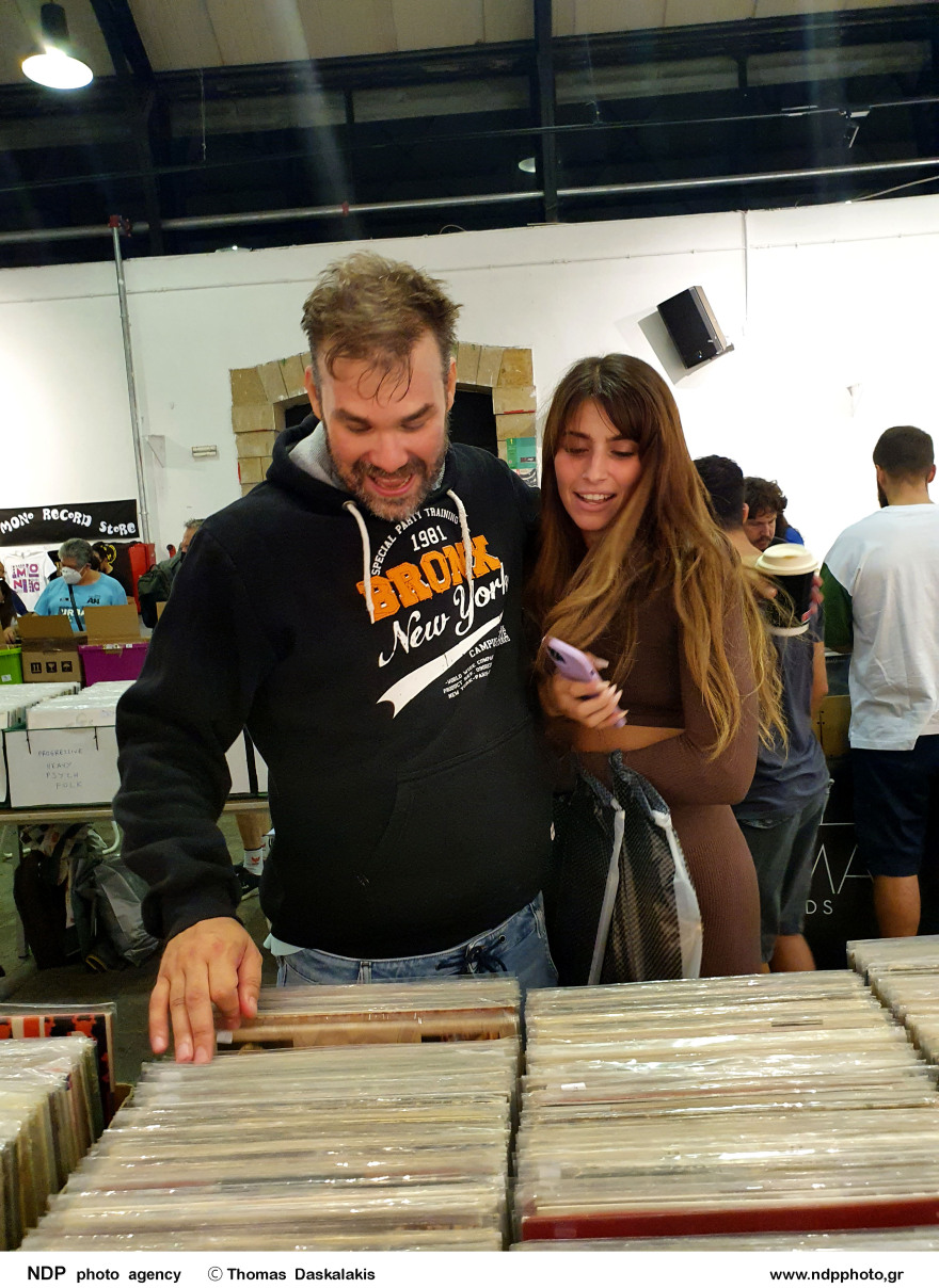 Γιώργος Σαμπάνης: Φωτογραφίες του τραγουδιστή αγκαλιά με την Ιωάννα Σαρρή στο Γκάζι 