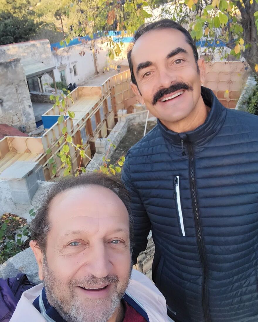 Σπύρος Μπιμπίλας: Δημοσίευσε φωτογραφίες από τα γυρίσματα του «Καπετάν Μιχάλη»