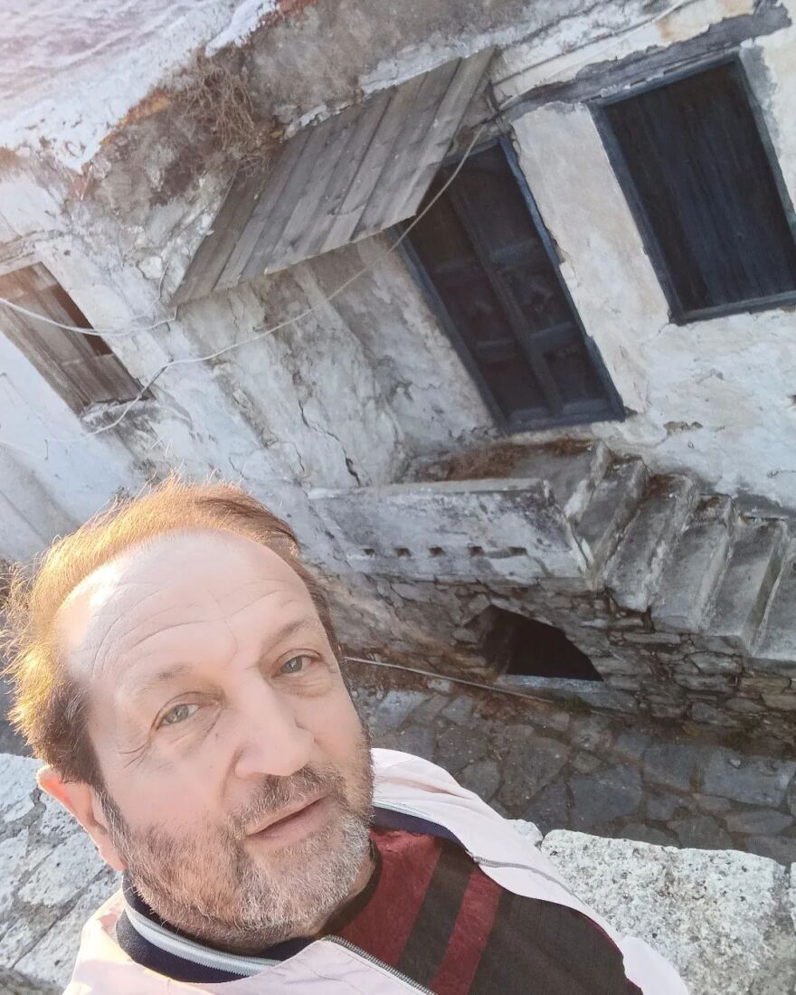 Σπύρος Μπιμπίλας: Δημοσίευσε φωτογραφίες από τα γυρίσματα του «Καπετάν Μιχάλη»