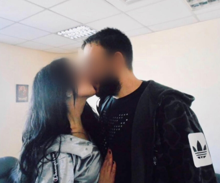 Επίθεση με καυστικό υγρό: Φωτογραφία από τον γάμο της 38χρονης με τον 36χρονο μέσα στη φυλακή  