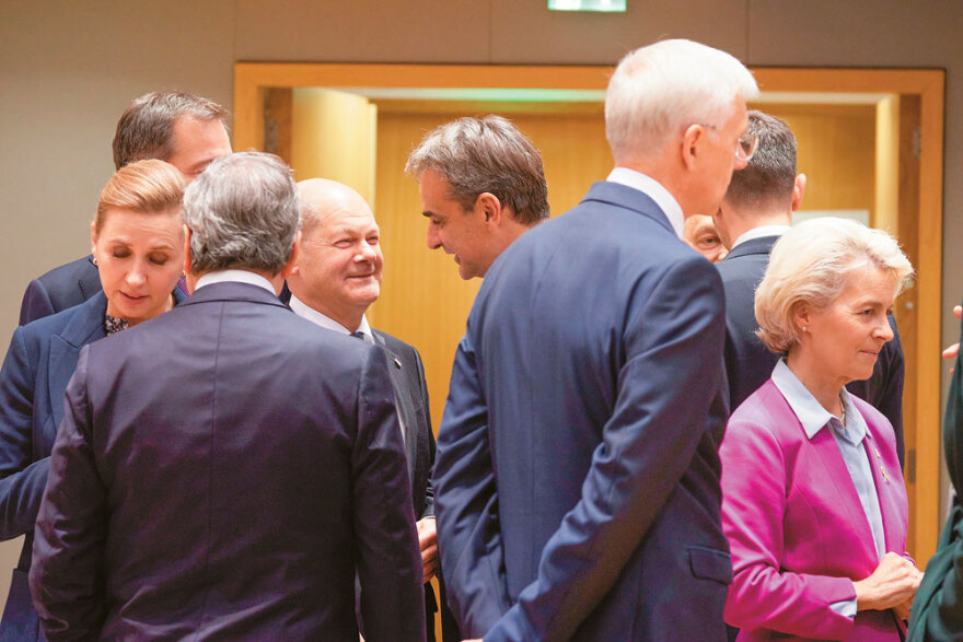 To Μέγαρο Μαξίμου «ψάχνει» την πρώτη Κυριακή των εκλογών