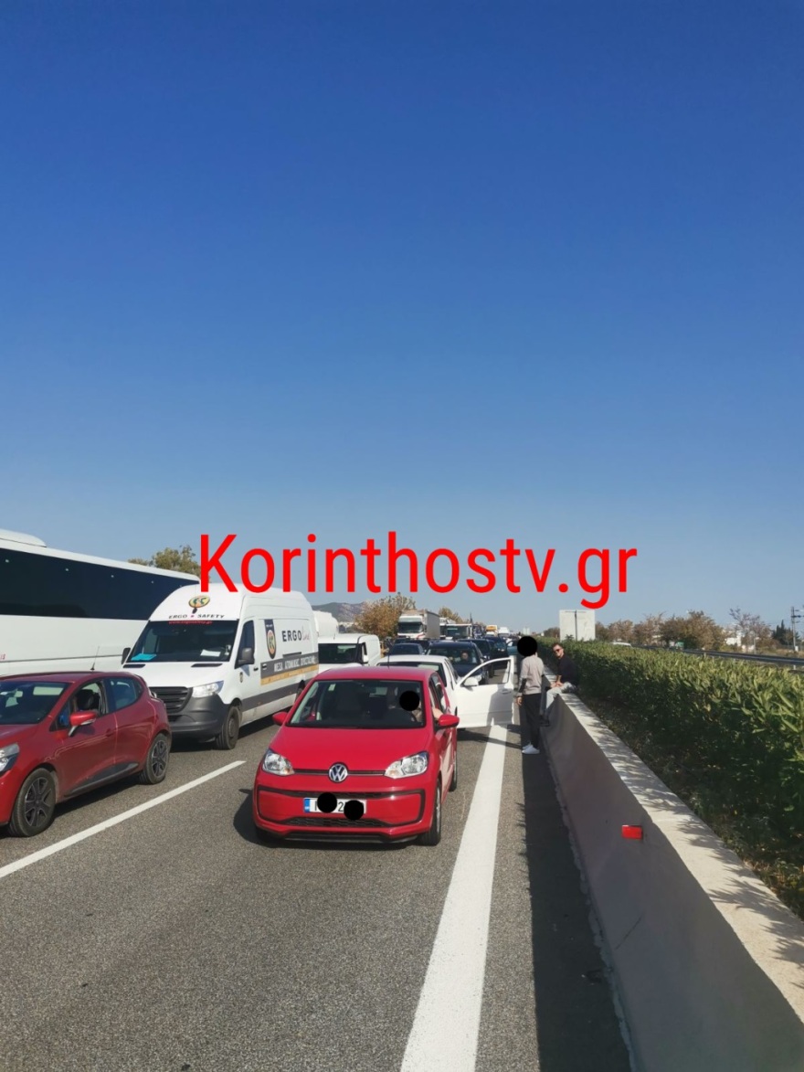 Μέγαρα: Ηλικιωμένη μπήκε αντίθετα στην Αθηνών-Κορίνθου και συγκρούστηκε με μηχανή - Δύο νεκροί 