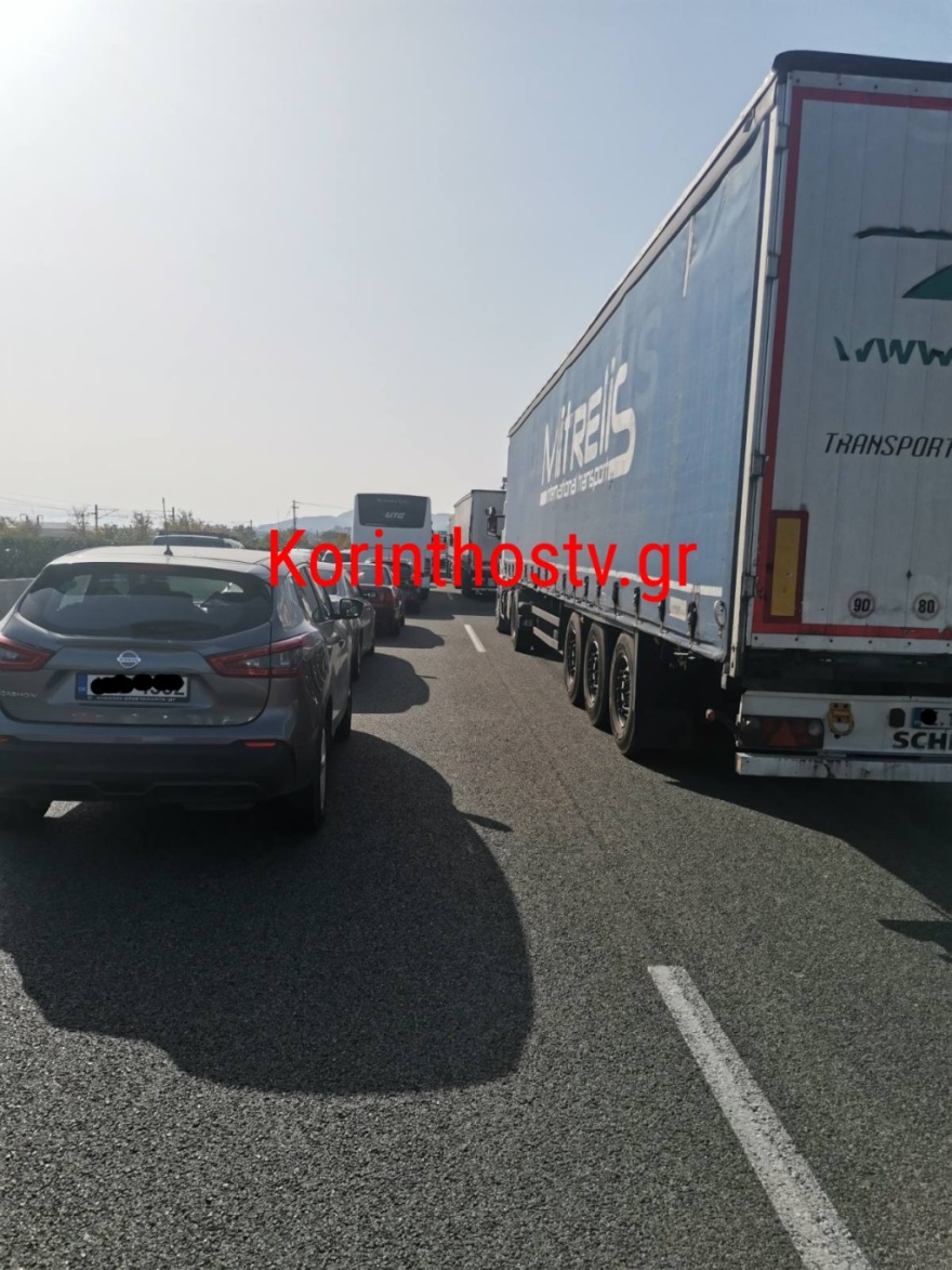 Μέγαρα: Ηλικιωμένη μπήκε αντίθετα στην Αθηνών-Κορίνθου και συγκρούστηκε με μηχανή - Δύο νεκροί 