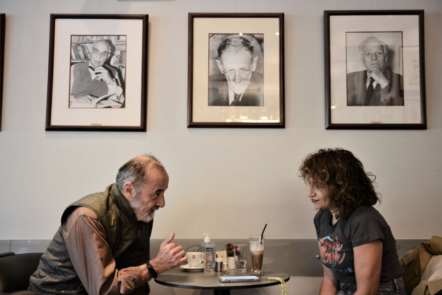 Στέλιος Μάινας: Είναι τρομερή η αγωνία να «καταναλώνεις» διαρκώς social media