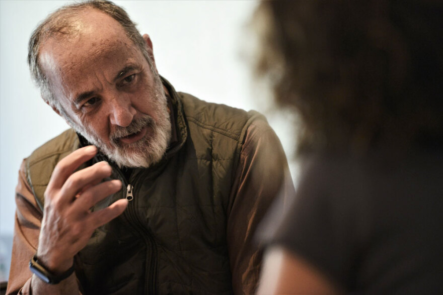 Στέλιος Μάινας: Είναι τρομερή η αγωνία να «καταναλώνεις» διαρκώς social media