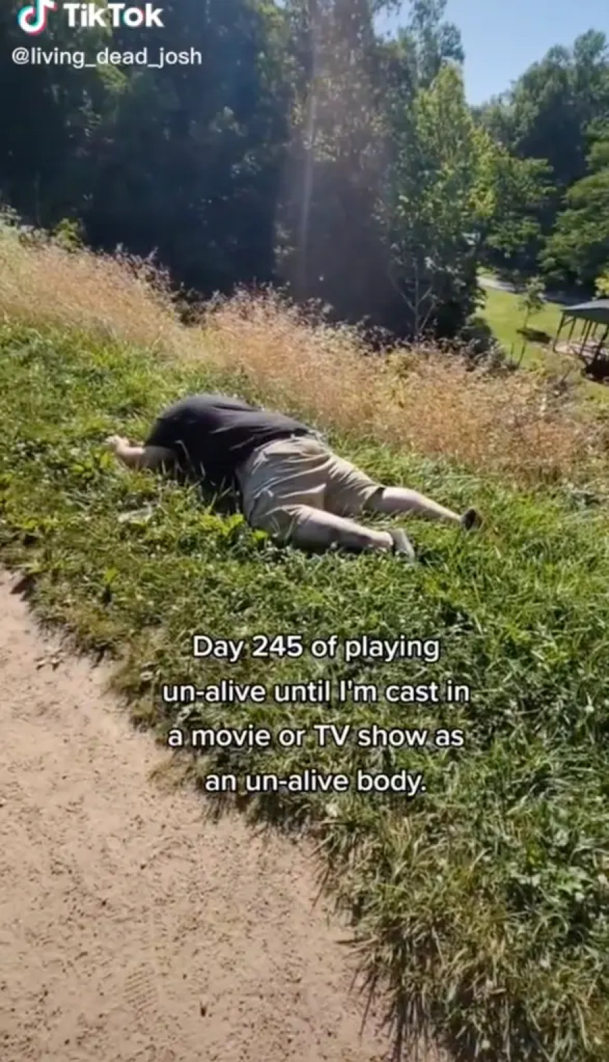 TikToker υποδυόταν τον νεκρό για να πάρει ρόλο σε σειρά - Τα κατάφερε 