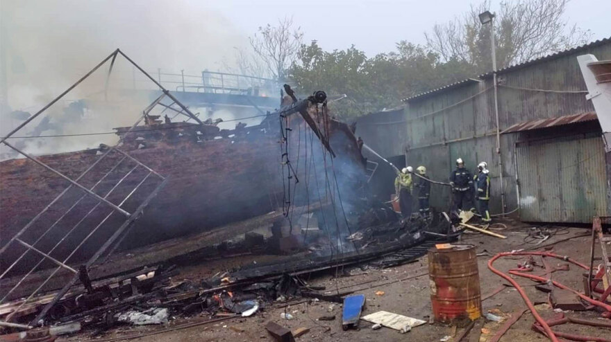 Θεσσαλονίκη: Ολοσχερής η καταστροφή στο πλοίο «Κωνσταντής» που έκανε δρομολόγια από το λιμάνι στις ακτές του Θερμαϊκού