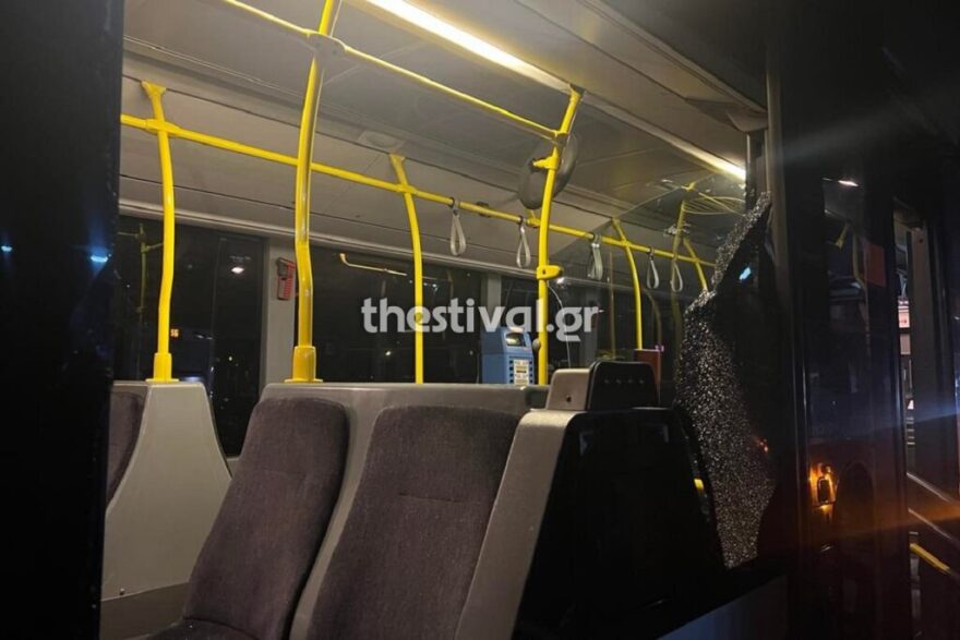 Θεσσαλονίκη: Μπήκε σε λεωφορείο με αλυσίδα και μαχαίρι και βγήκε από το παράθυρο! - Δείτε βίντεο