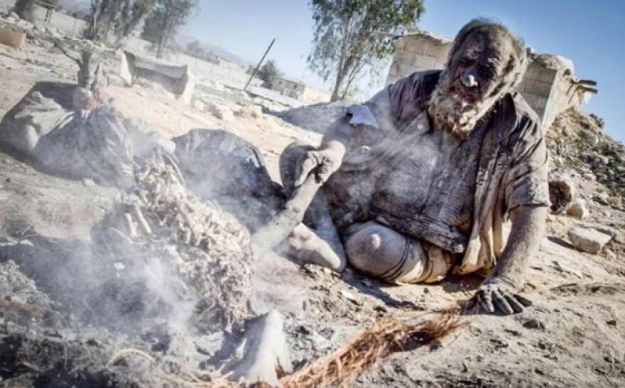 Πέθανε σε ηλικία 94 ετών ο «πιο βρόμικος άνθρωπος στον κόσμο» - Είχε να πλυθεί πάνω από 50 χρόνια