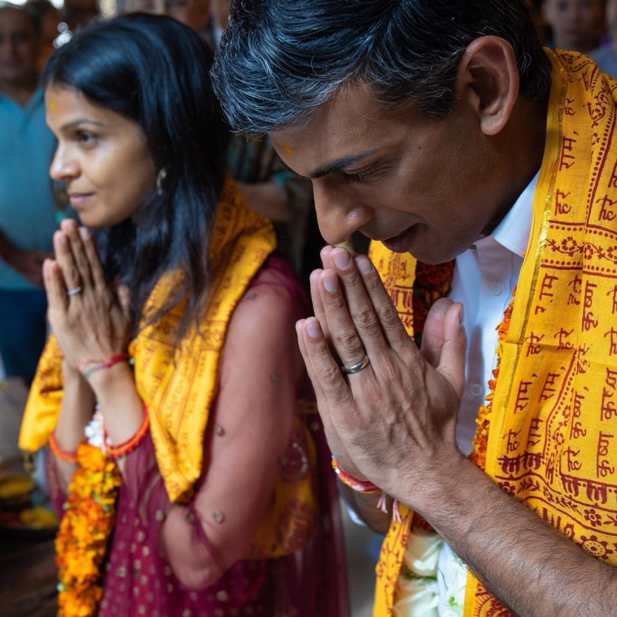 Ρίσι Σούνακ: Το συναρπαστικό ταξίδι ζωής που τον οδήγησε στην Ντάουνινγκ Στριτ