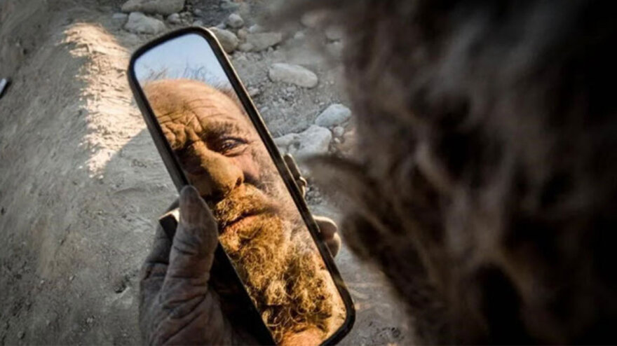 Πέθανε σε ηλικία 94 ετών ο «πιο βρόμικος άνθρωπος στον κόσμο» - Είχε να πλυθεί πάνω από 50 χρόνια