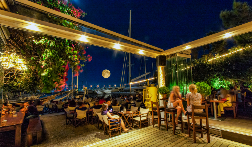 Skipper’s Bar: Αποχαιρετιστήρια βραδιά με «open bar» στο ιστορικό στέκι των ερωτευμένων στη Μαρίνα Αλίμου